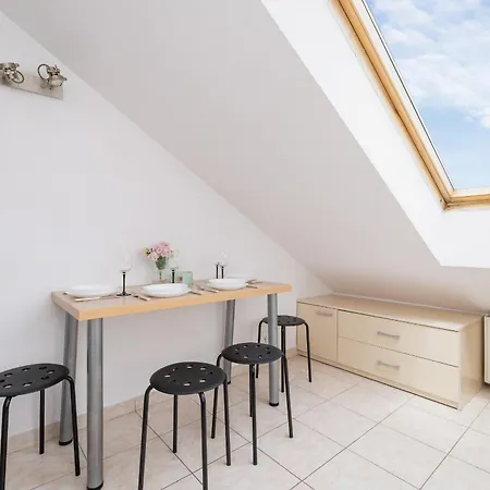 Family In By Rent Like Apartment