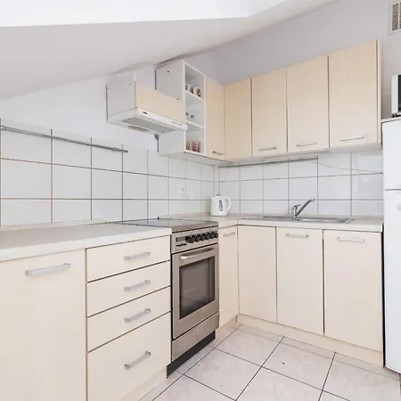 Family In By Rent Like Apartman